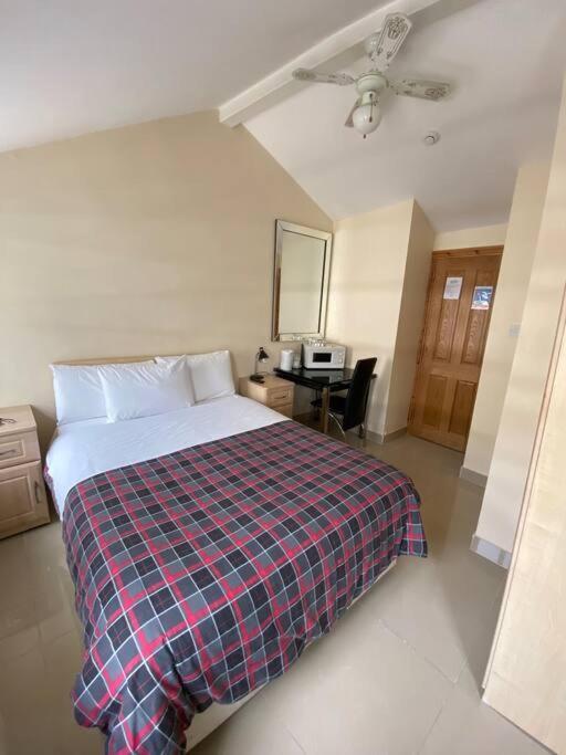 Studio To Let In Covent Garden With Kitchen Londen Buitenkant foto